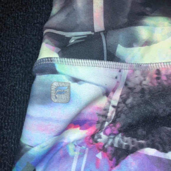 Fabletics Salar Multi-Colored Floral Capris Size Small - Picture 5 of 10